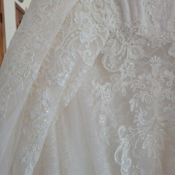 Beautiful Olen Cassini Ivory/Whisper Pink Strapless Ball Gown, Size 12 - Picture 3 of 6